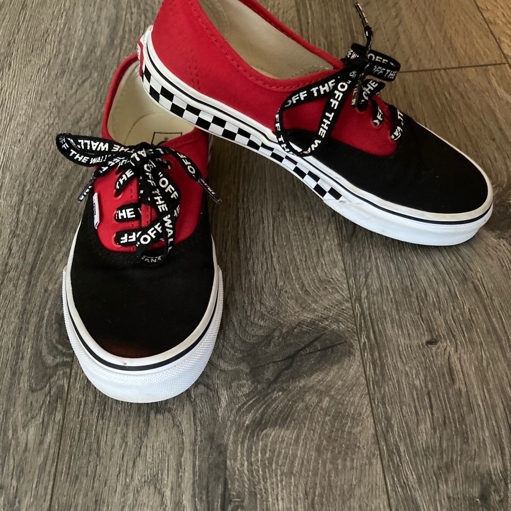 Vans boys/girls black red size 2.5 tie shoes